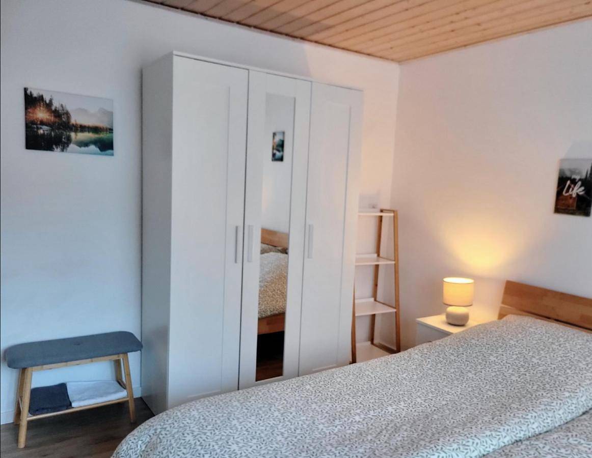 Privates Zimmer in Unterkunft mit Glatttal Blick in Wasserschloss Nähe in Sulz am Neckar, Forêt-Noire centrale