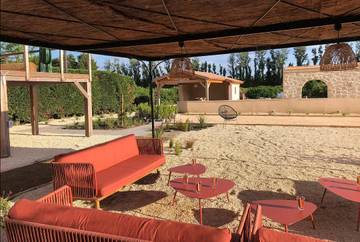 Maison De Vacances pour 20 Personnes dans Tarascon, Région d'Arles, Photo 1