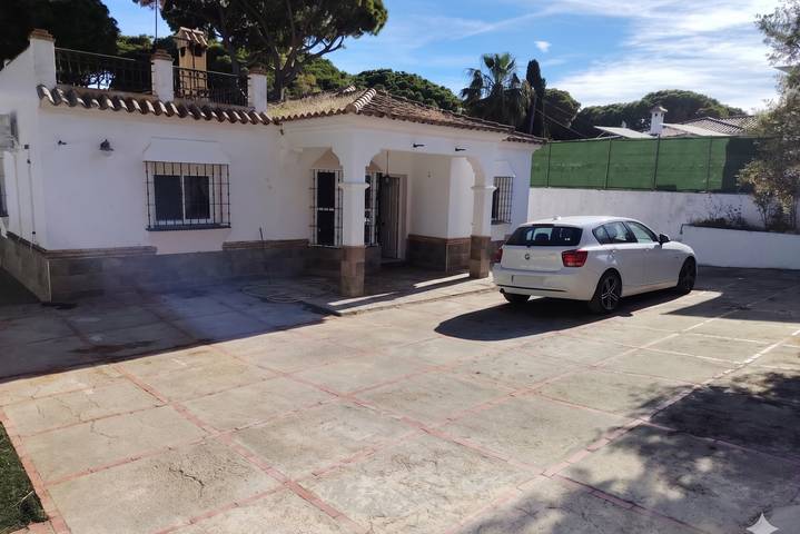 🌴 Moderne Villa | 3 Schlafzimmer mit Kingsize-Betten | Privater Pool | Großer Garten in Chiclana de la Frontera, Costa de la Luz