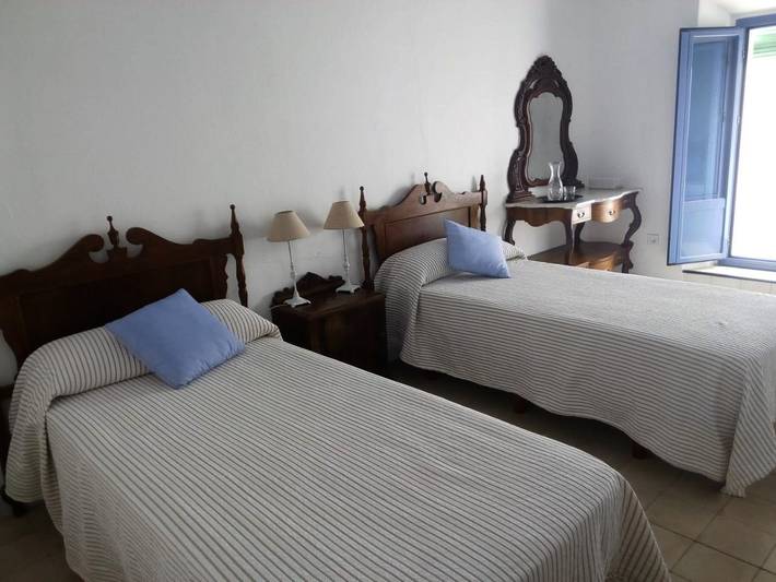 Casa rural para 9 personas, con Balcón además de Terraza y Jardín en Cala - 3
