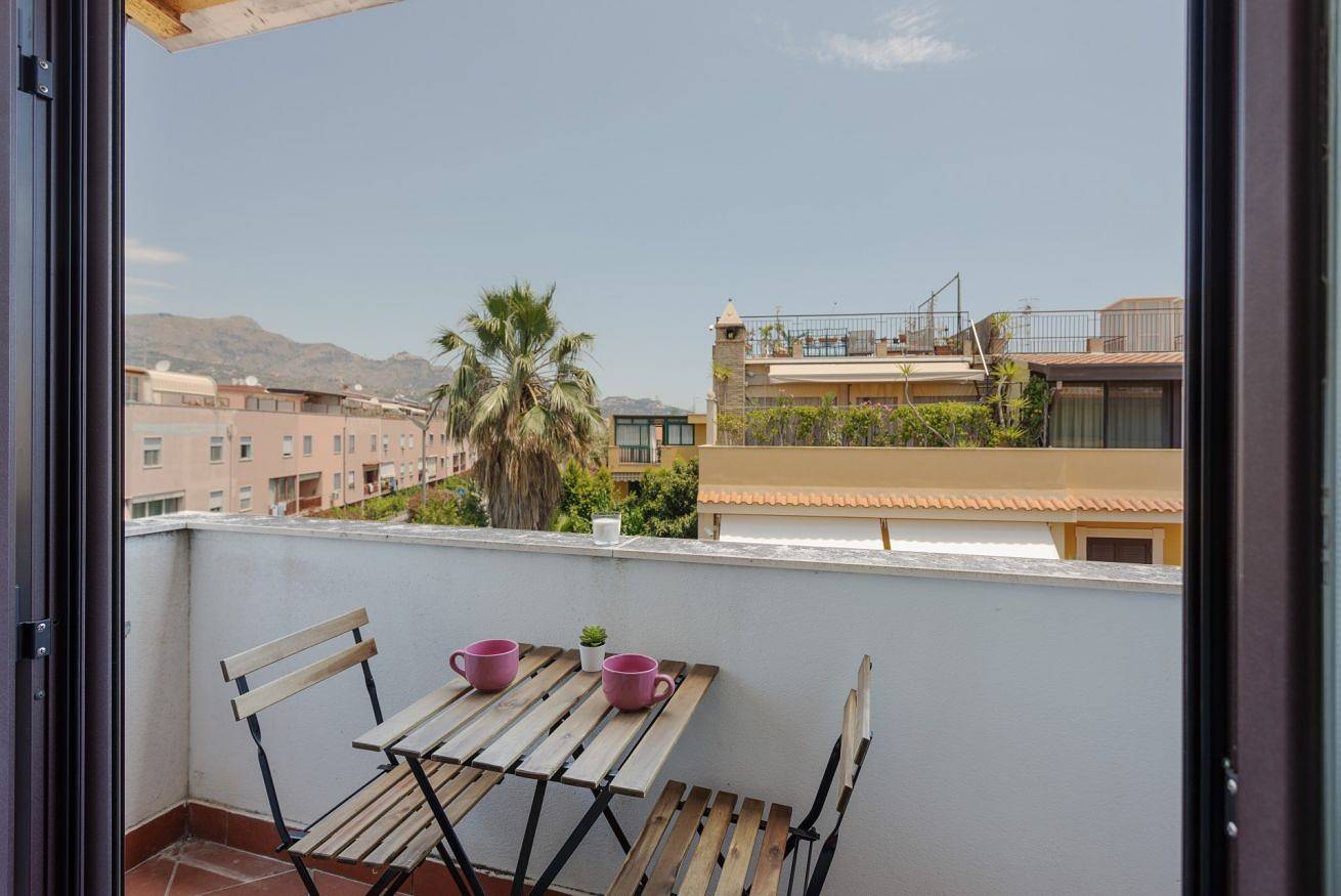 Appartamento intero, Giardini Naxos Apt x5 con balcone! in Recanati (Sicilia), Giardini-Naxos