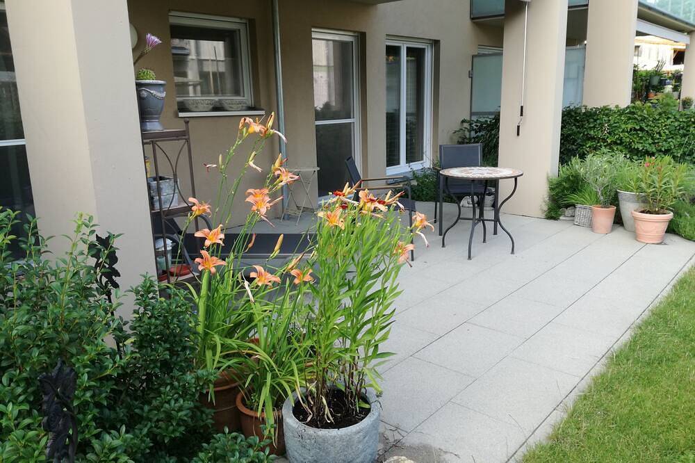 Ganze Wohnung, Luxuriöse Ferienwohnung (2 Zimmer; 70 qm; Terrasse; Garten; Klimaanlage...) in Buggingen, Südschwarzwald