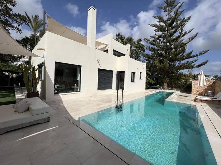 Villa for 8 people, with Balcony and Terrace as well as Garden and Pool in Siesta