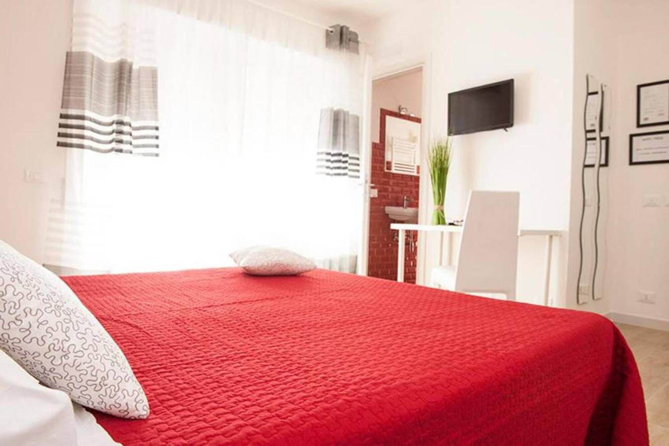 Geheel appartement, Appartement 'Doppia con Balcone' met balkon, wifi en airconditioning in Rome, Provincie Rome