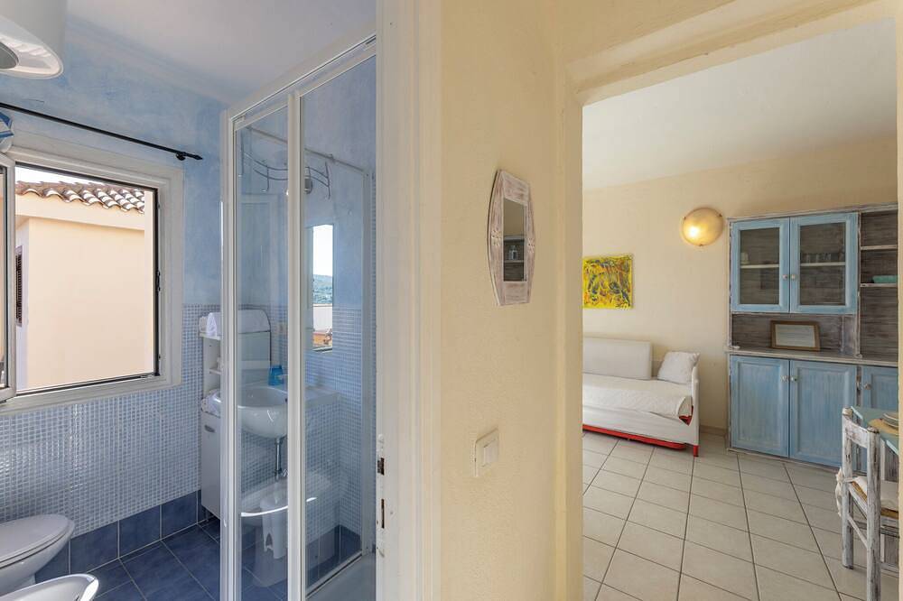 Ganze Wohnung, Entspannen Sie in Marinella mit Meerblick in Cala Reale, Costa Smeralda