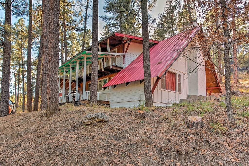 Abgeschiedene Ruidoso Hütte mit Waldblick & Veranda! in Ruidoso, Ski Apache