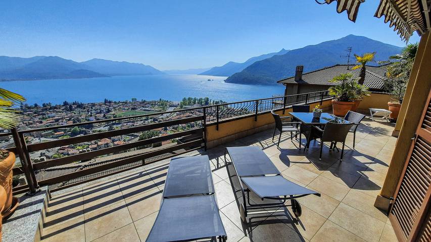 Appartamento vacanze per 4 persone, con piscina e balcone nonché panorama e vista lago - 1