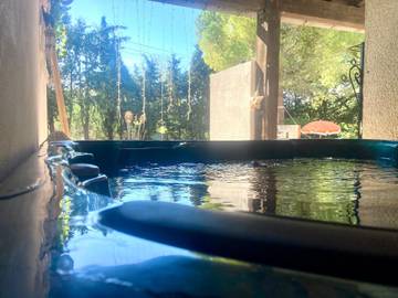 Gîte pour 6 personnes, avec terrasse ainsi que jacuzzi et jardin à Trèbes
