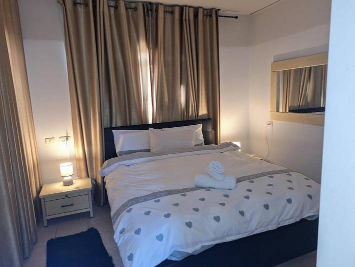 Maison d’hôte pour 6 personnes, avec piscine et vue ainsi que bassin pour enfant et jardin, adapté aux familles