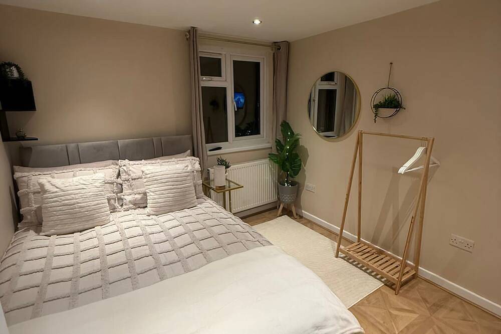 Modern En-Suite in Watford in Watford, Hertfordshire