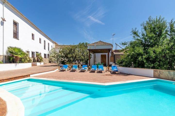 Villa pour 30 personnes, avec terrasse et jardin - 1