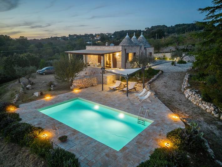 Trullo per 5 persone, con Balcone e Balcone/Terrazza nonché Giardino a Putignano