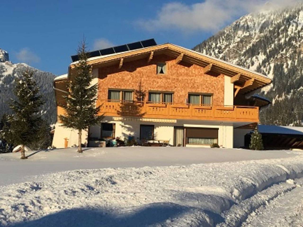 Ganze Ferienwohnung, Haus Lorenz - Doppelzimmer Berggeflüster in Grän, Allgäuer Alpen (Österreich)
