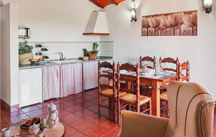 Charming Apartment with A/C, Pool, Terrace & WiFi in Estepa, Sevilla Province