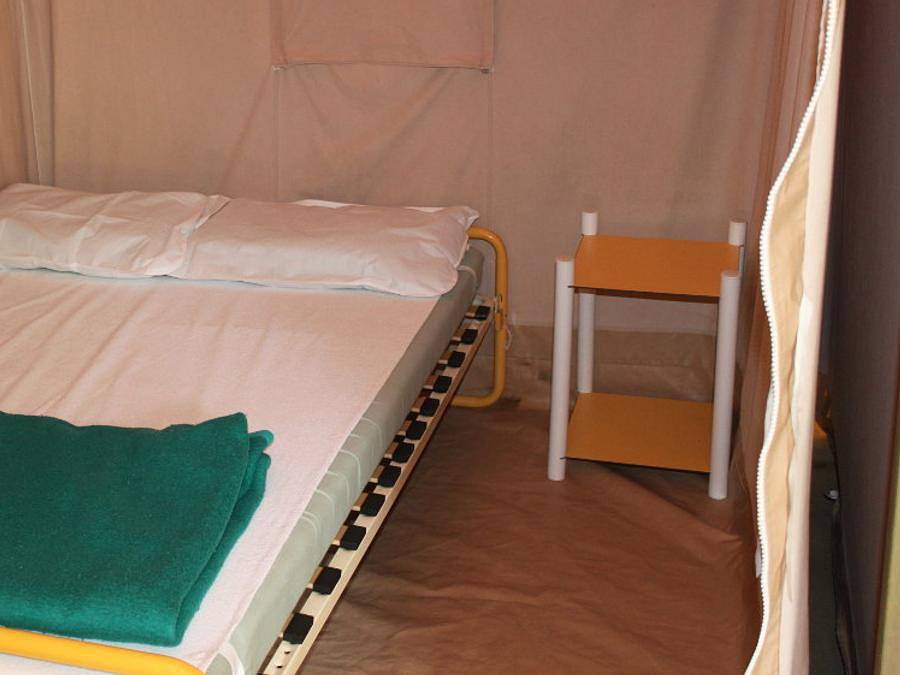 Camping Les Berges du Doux - Bungalow toilé 4 personnes - sans sanitaires in Colombier-le-Vieux, Région de Tournon-sur-Rhône