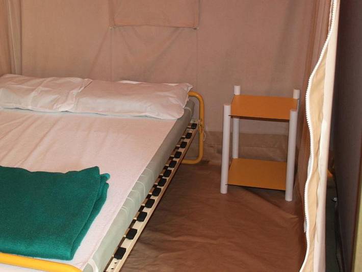 Camping Les Berges du Doux - Bungalow toilé 4 personnes - sans sanitaires in Colombier-le-Vieux, Région de Tournon-sur-Rhône