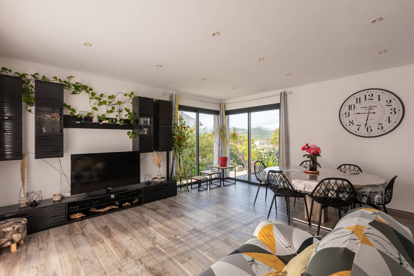 Casa Lucia Diana: Casa Vacanze con Vista Montagna, Wi-Fi e Aria Condizionata in Losari, Palasca