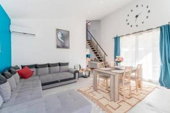 Chambre d’hôte pour 2 personnes, avec bassin pour enfant et piscine ainsi que terrasse et jardin à Saint-Saturnin-lès-Avignon - 4