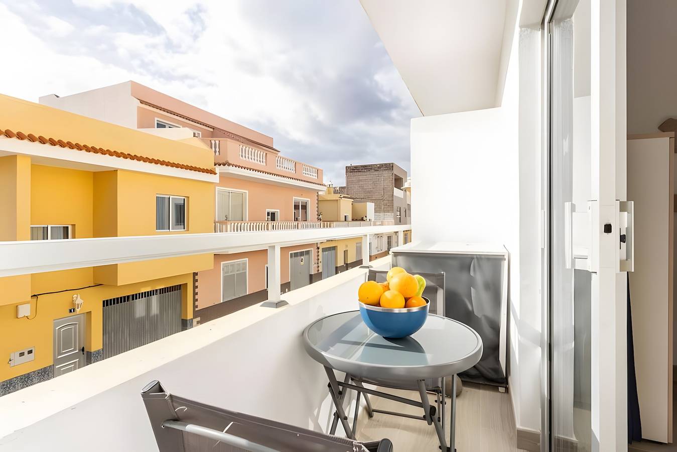 Ganze Wohnung, Ferienwohnung 'South Side Paradise' mit Meerblick, Balkon und Wlan in La Jaca, Arico