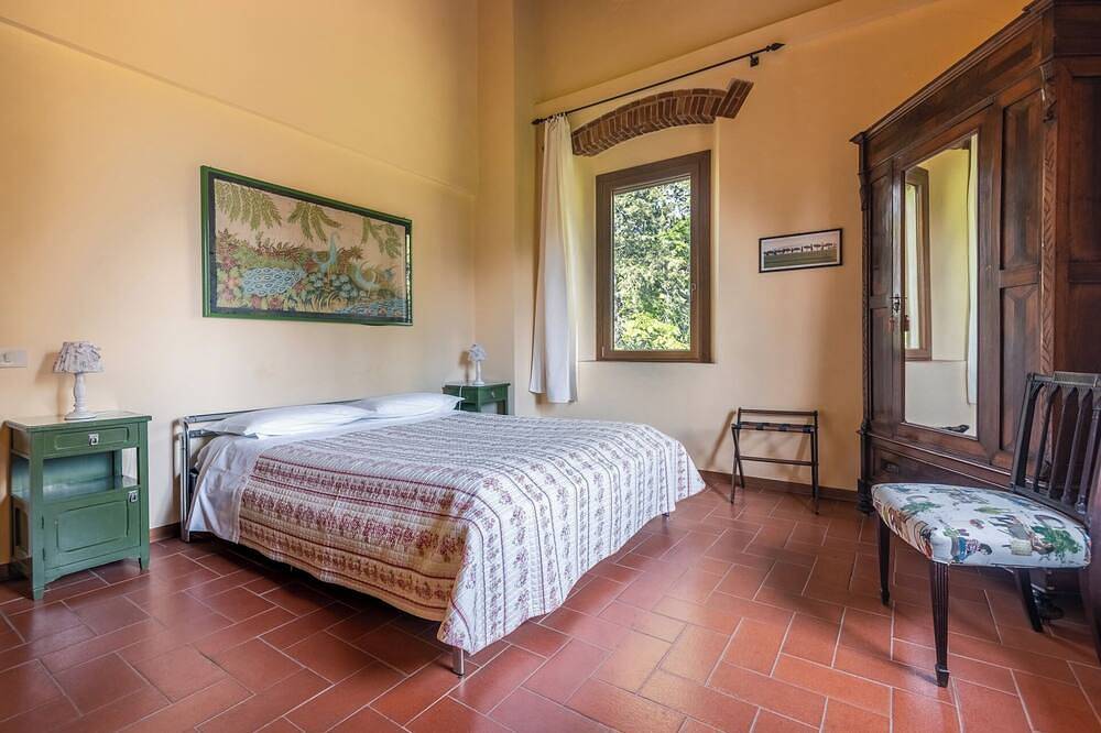 Cosy apartment in a typical farmhouse minutes to Florence, pool, views, relax. in Scandicci, Florence Province