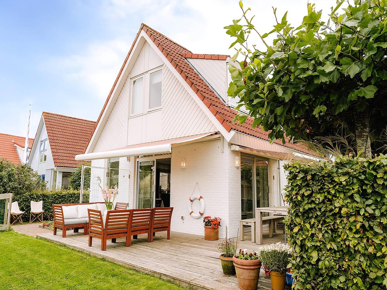 Schönes Ferienhaus am Wasser in Grou in Nationalpark De Alde Feanen