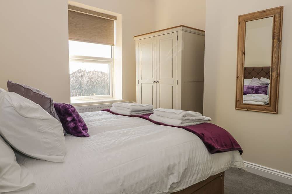 204 Sea View House, pet friendly, with open fire in Marske-By-The-Sea in Redcar and Cleveland