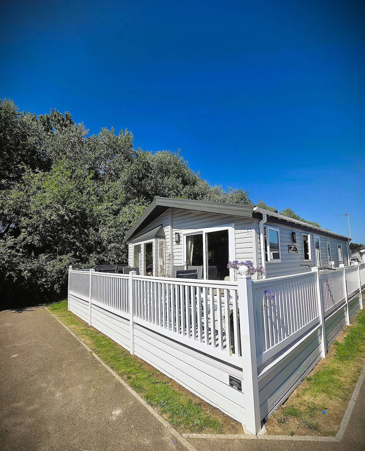 Beautiful Lodge Sleeps 4 with Indoor Pool in Waveney District, The Broads