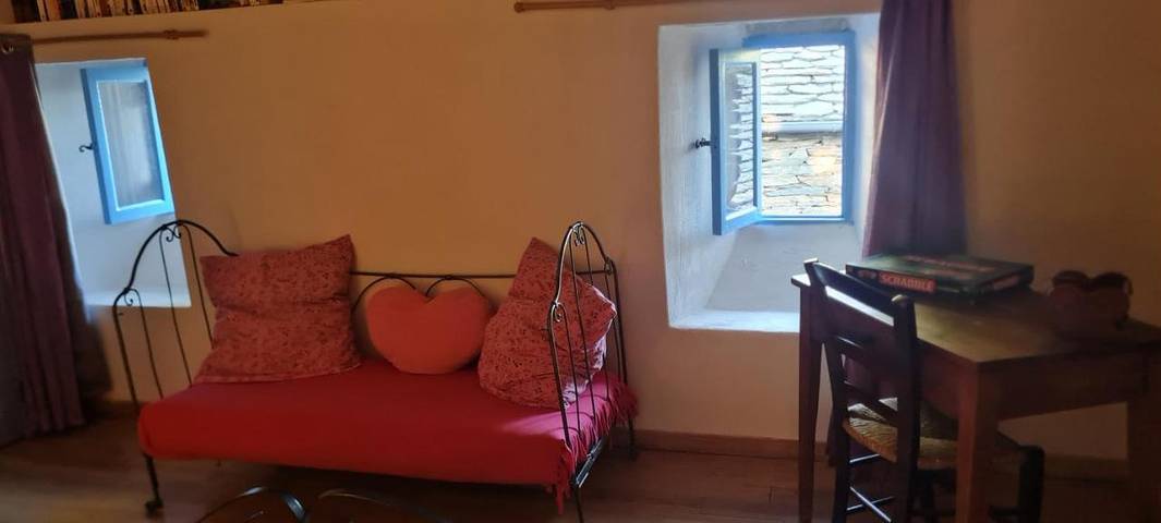 Location de vacances pour 3 personnes, avec Terrasse ainsi que Jardin et Vue à Saint-Germain-de-Calberte - 2