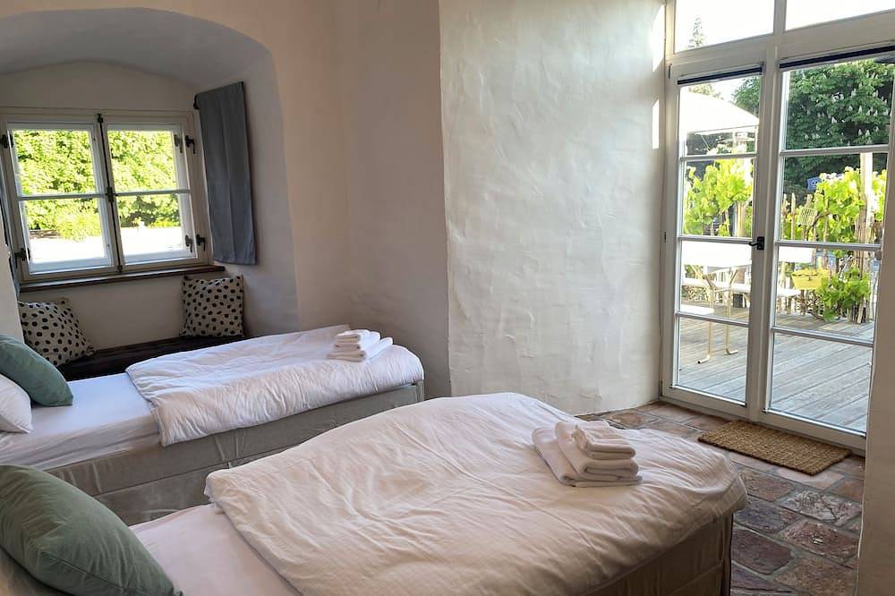 Ganze Wohnung, Glockenturm der Schlosskapelle-Ein kunterbunter Urlaub im Bayerischen Wald in Schwarzach, Ostbayern