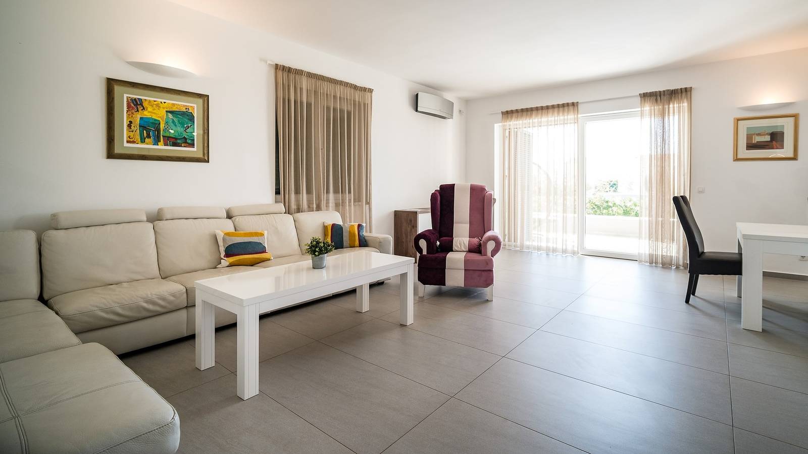 Spektakuläre Villa Alba mit beheiztem Pool in Novalja, Pag