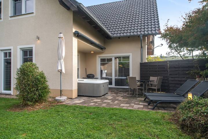 Apartamento entero, Eifel Dream Casa29 con jacuzzi exterior privado y sauna in Burbach, Bitburg-Prüm
