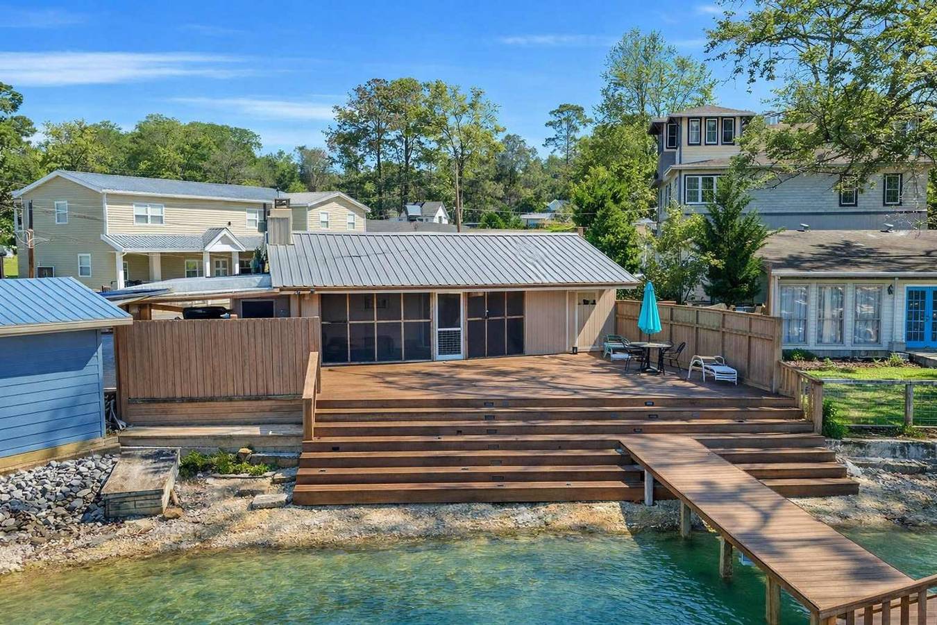 Apartamento entero, Lakefront Cabin with Private Dock in Lake Martin