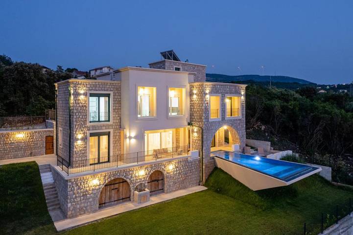 Villa für 7 Personen, mit Balkon und Terrasse sowie Garten und Pool in Montenegro - 4