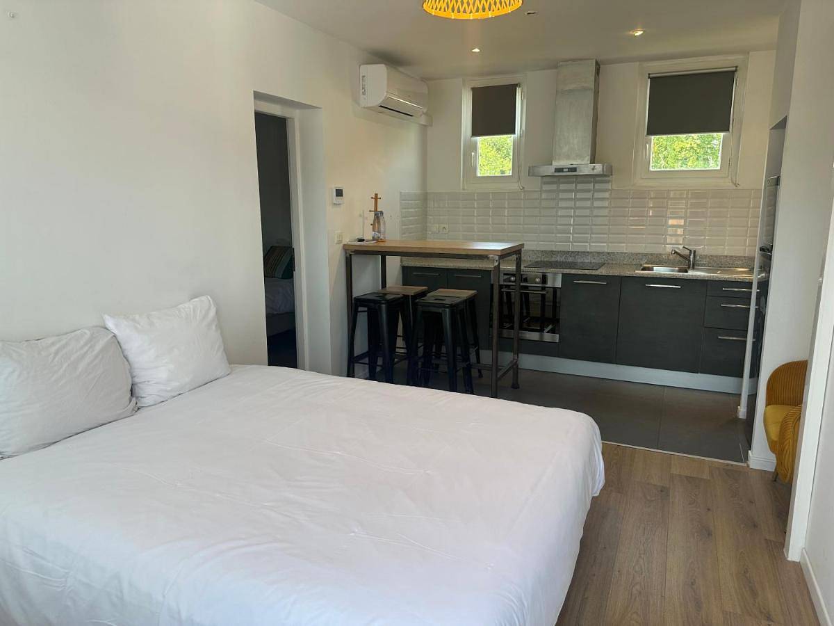 Logis Hôtel & Restaurant La Villa Bleue in Cambo-les-Bains, Région de Bayonne
