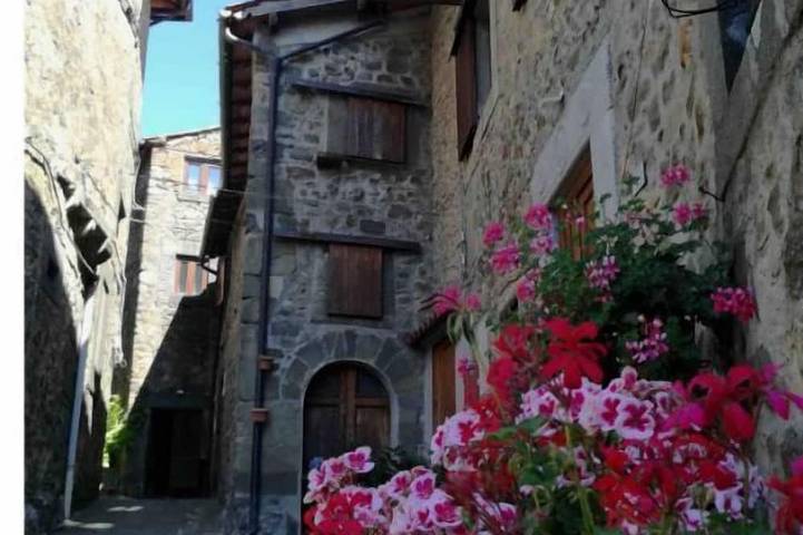 Cottage for 2 people, with garden and balcony in Tuscany