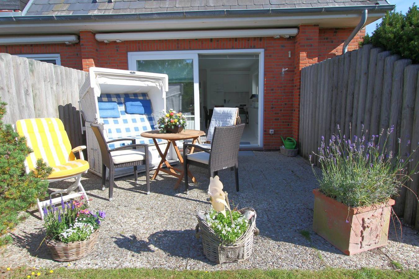 Ganze Wohnung, Modern gestaltete Ferienwohnung in ruhiger Lage mit Süd-Terrasse in Wenningstedt, Sylt