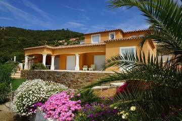 Gîte pour 8 personnes, avec terrasse et jardin dans Golf de Valcros