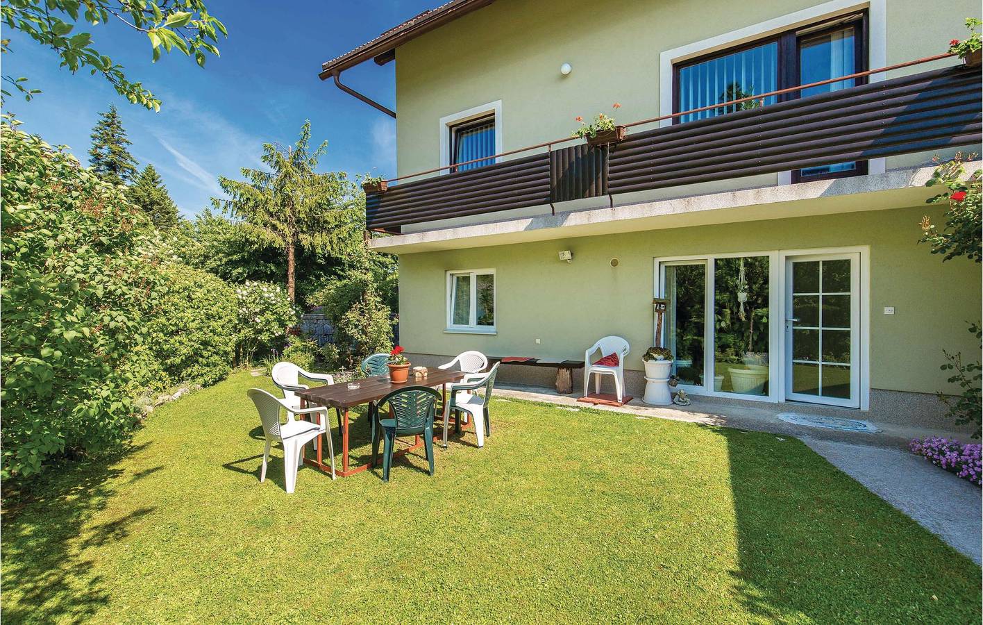 Ganze Ferienwohnung, Charmante Ferienwohnung in Delnice: WLAN, Parkplatz & Terrasse – 500 m zum Stadtzentrum in Delnice, Primorje-Gorski Kotar