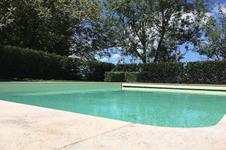 Location de vacances pour 19 personnes, avec Terrasse et Jardin à Druyes-les-Belles-Fontaines