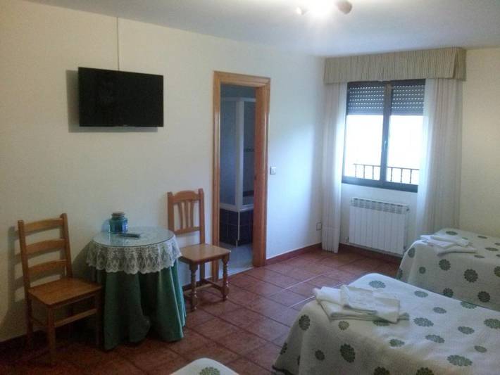 Hotel para 3 personas, con vistas además de terraza y jardín en Provincia de Burgos - 3