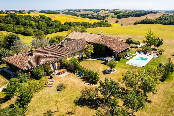 Gîte pour 10 personnes, avec piscine