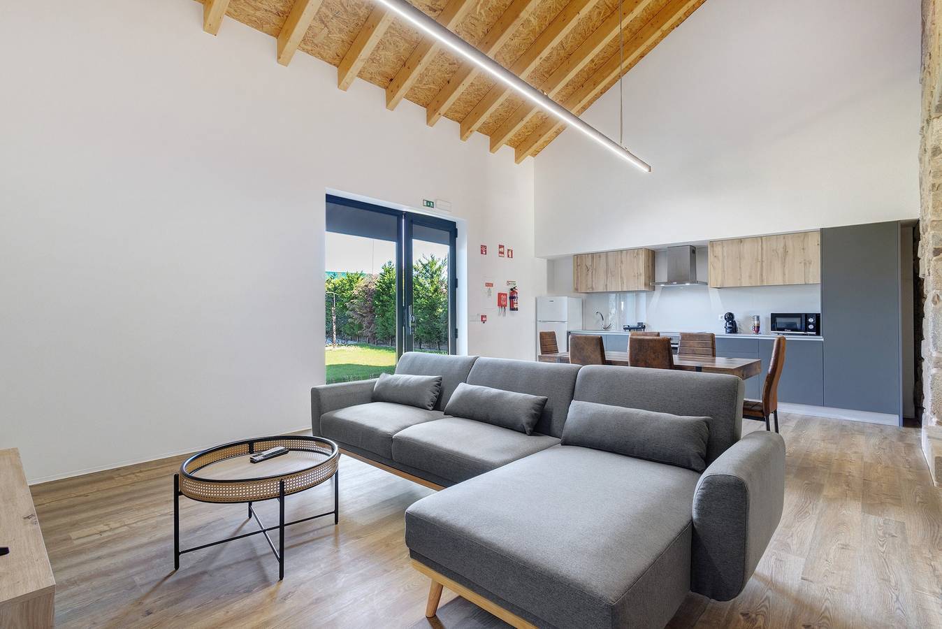 Apartamento inteiro, Apartamento 'T2 Familiar Ua01' com Piscina Partilhada, Wi-Fi e Ar Condicionado in Braga, Distrito de Braga