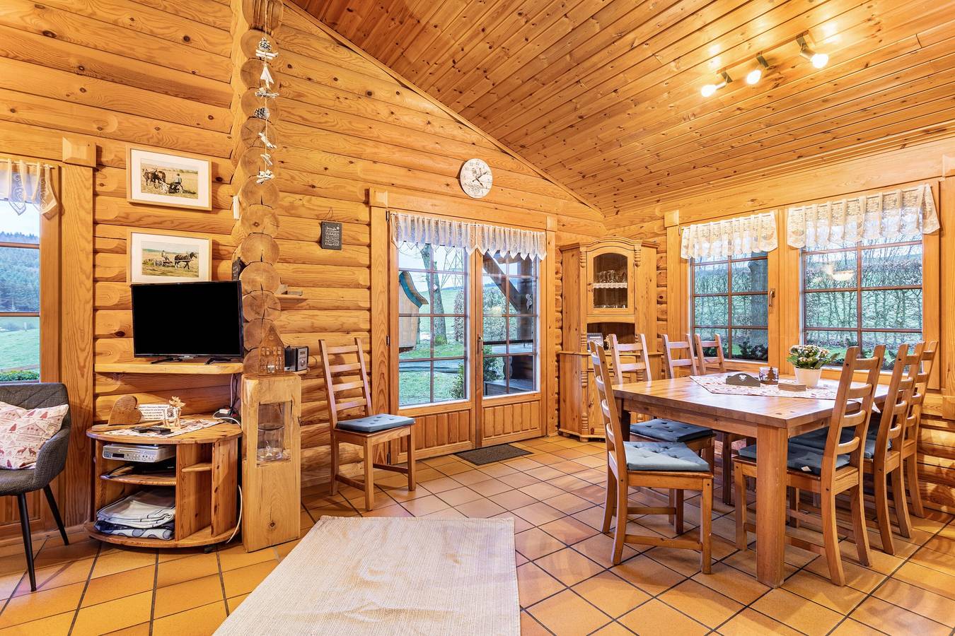 Ferienhaus 'Hohlwegstübchen' mit gemeinsamer Terrasse, gemeinsamem Garten und Wi-Fi in Sundern, Hochsauerlandkreis