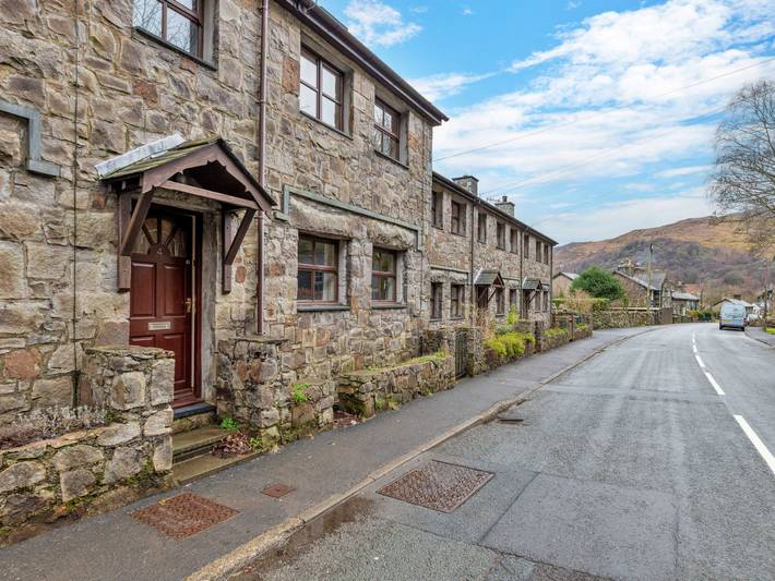 Riverstone Cottage in Beddgelert, Snowdonia