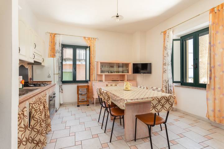 Holiday Home 'La Casa Rosa Di Rita E Franco' with Balcony and Wi-Fi in Scano di Montiferro, Sardinien