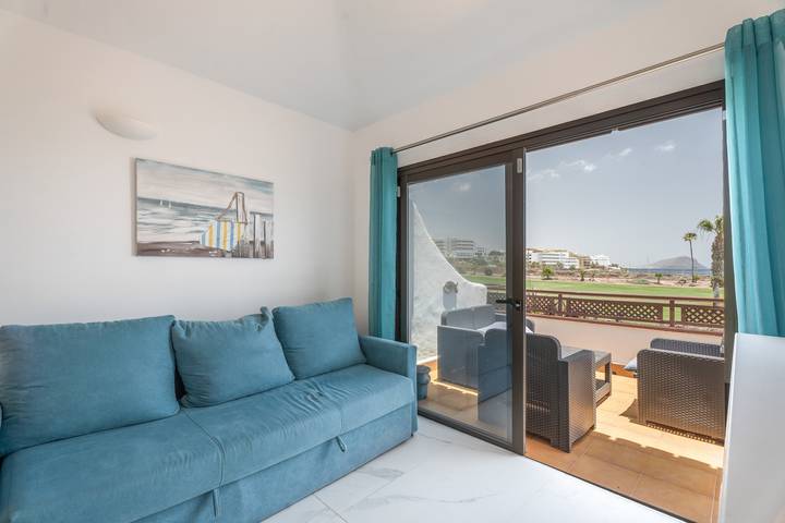 Hel lägenhet, Vacation Apartment 'Leo Frente & Amarilla Golf' with Sea View, Shared Pool and Wi-Fi in Amarilla Golf, San Miguel de Abona