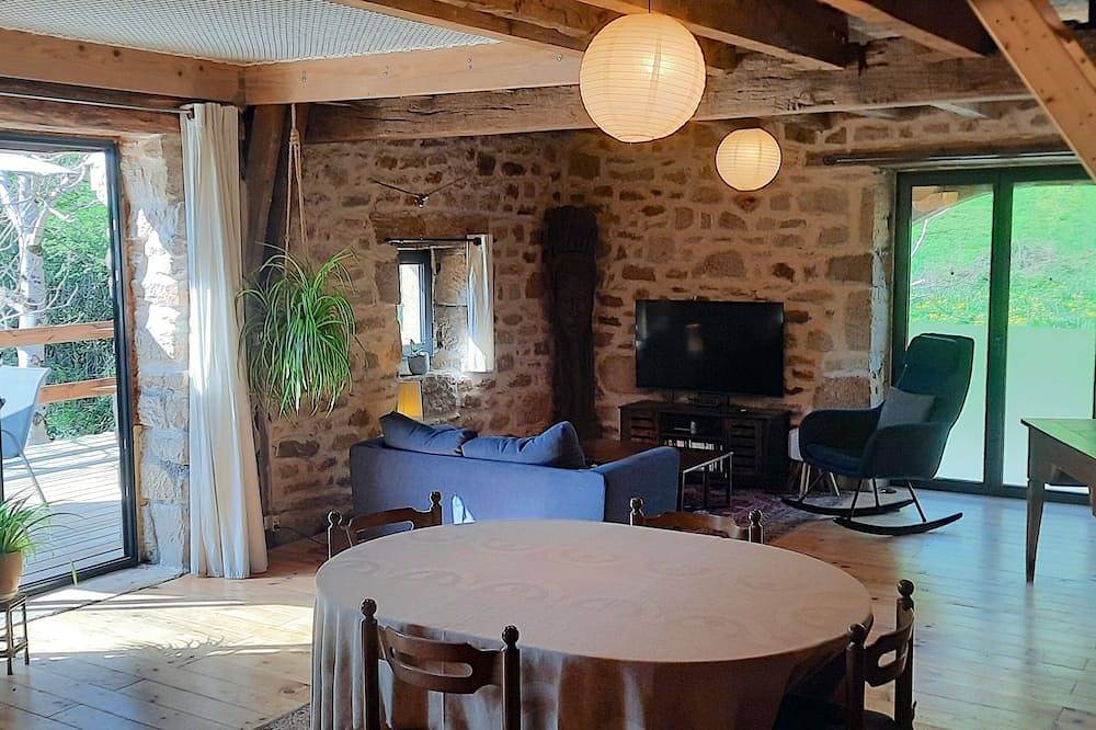 Exceptional gîte on the banks of the river Lot in Capdenac-Gare, Massif Central