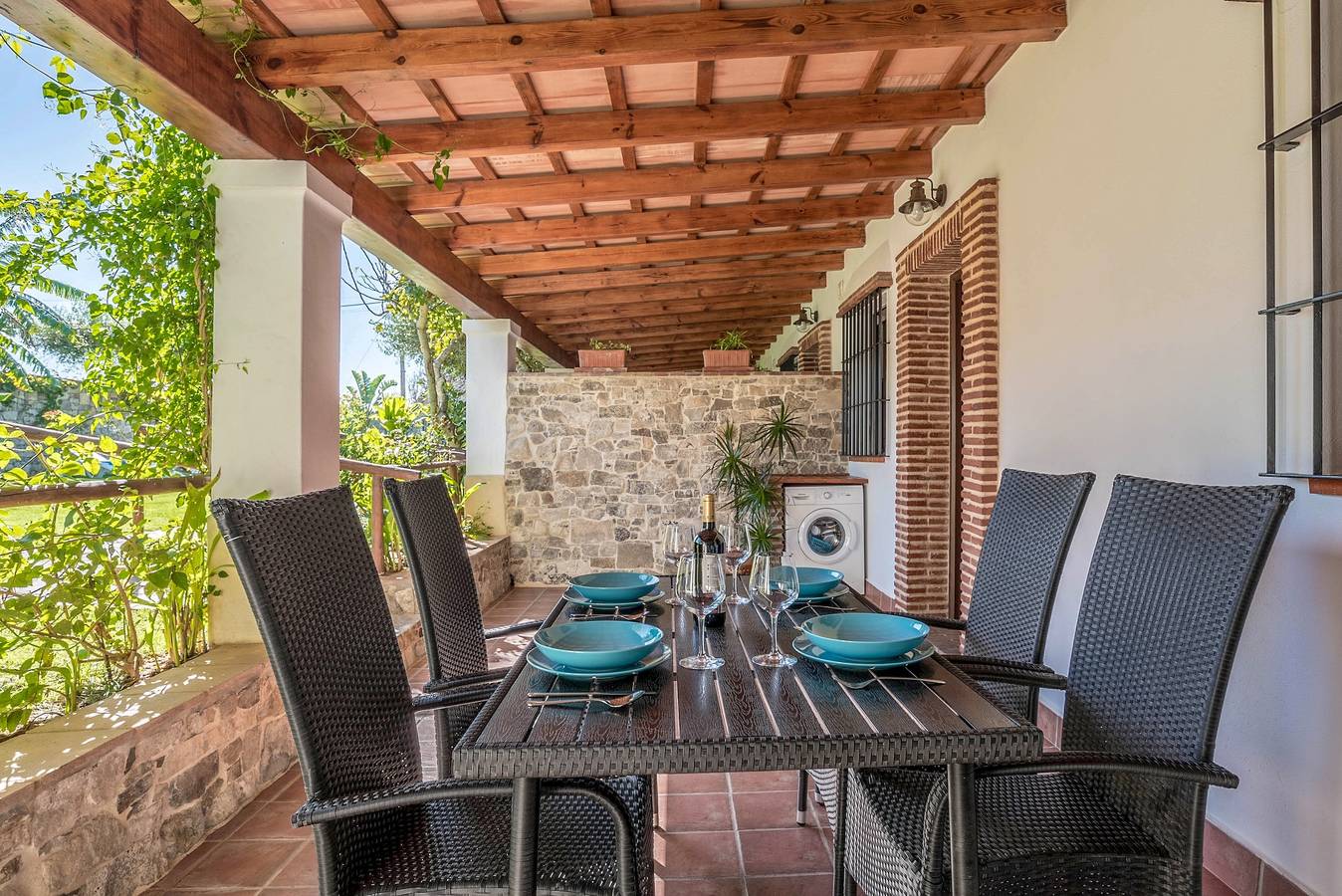 Charming Apartment with Beautiful Pool, Jacuzzi, Patio, & Wi-Fi in Conil de la Frontera, Costa de la Luz