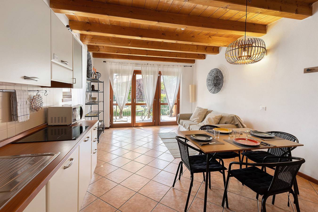 Appartamento intero, Appartamento 'Golf & Lake Relax' con Vista Montagna, Wi-Fi e Aria Condizionata in Castelnuovo del Garda, Prealpi Gardesane