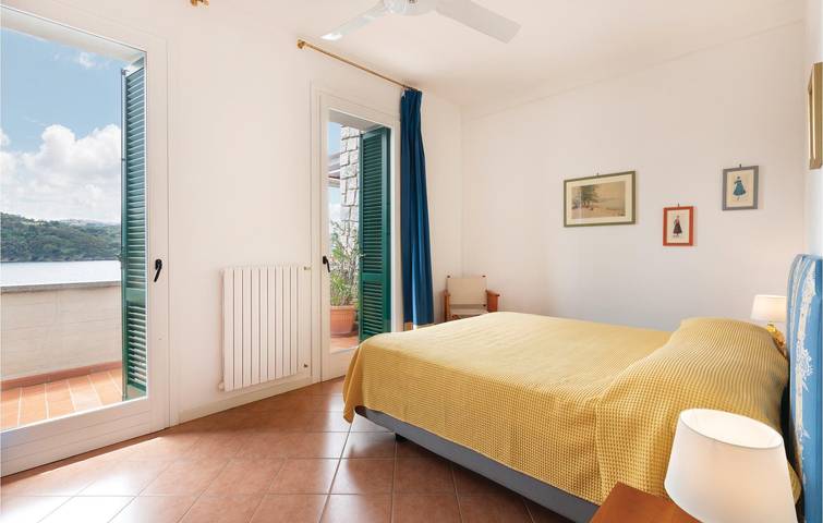 Appartamento intero, Accogliente appartamento con terrazza e parcheggio vicino alla spiaggia di Mola in Spiaggietta Carmignani (Porto Azzurro), Porto Azzurro